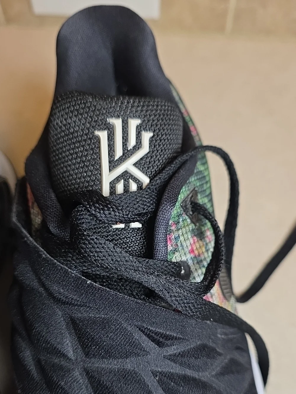 Nike Kyrie Low Floral Black Multicolor Basketball Shoes AO8979-002 Size 10